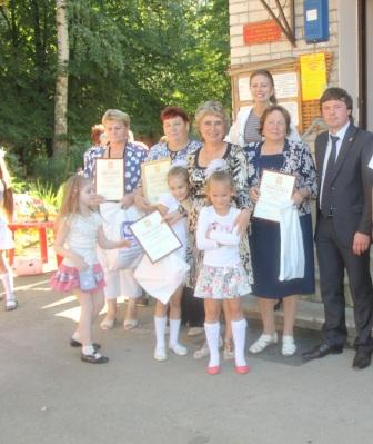 А у нашего двора нет веселья конца!