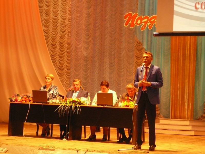 Депутат Василий Пушкин поздравил учителей Автозаводского района с началом учебного года