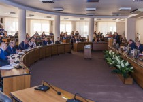 «К заседанию городской Думы 28 октября мы найдем источник финансирования ямочного ремонта Молитовского моста», -  Олег Котельников