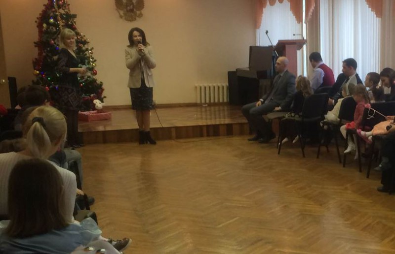 Депутат Анна Круглова поздравила детей из малообеспеченных семей Советского района с Новым годом