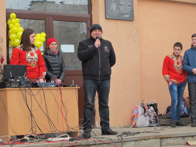 Празднование широкой масленицы прошло в микрорайоне Мещерское озеро при поддержке депутата Валерия Гельжиниса