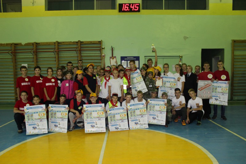 Дмитрий Барыкин наградил юных знатоков правил дорожного движения