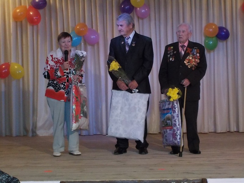 При поддержке депутата Ольги Балакиной в микрорайоне Верхние Печеры был организован праздник, посвященный Дню пожилого человека