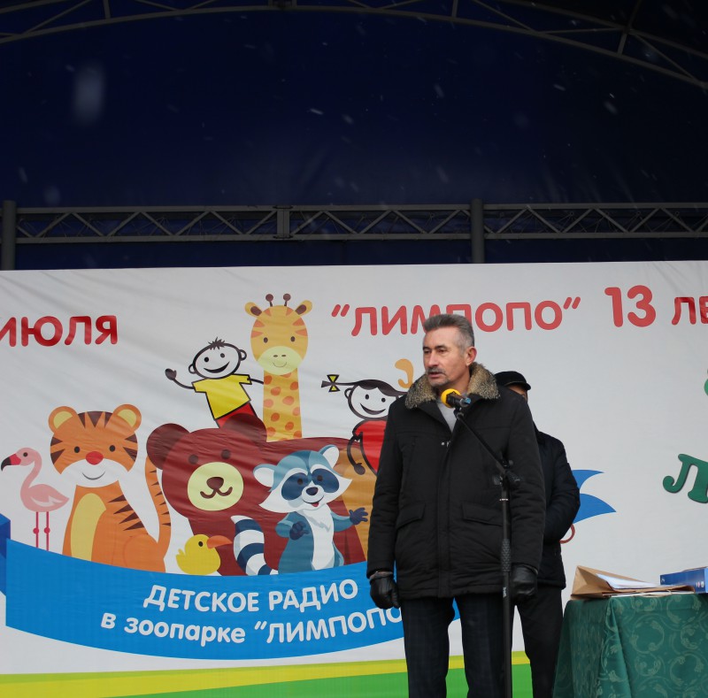 Депутат Владимир Герасичкин наградил победителей экологического конкурса «Синичкин день»