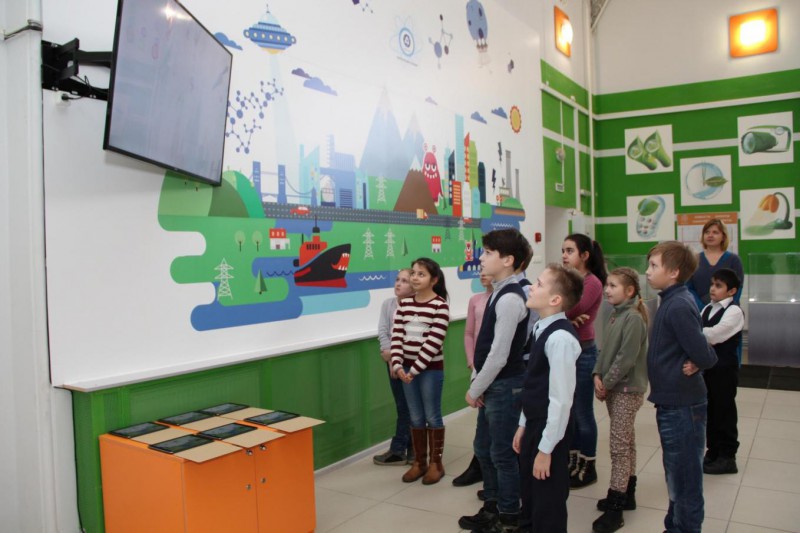 Подшефные школьники Завода Красный Якорь погрузились в мир науки и техники