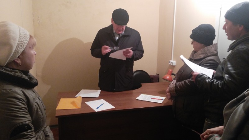 Депутат Н.П.Сатаев провел выездную встречу с жителями и представителем ДУК на ул. Архангельской