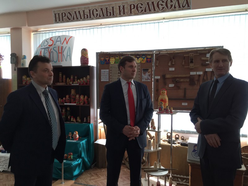 Депутат Станислав Прокопович высоко оценил работу школьного музея Промыслы и ремесла