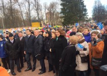 «Символично, что в День народного единства, мы открываем сквер, сделанный совместными усилиями жителей, депутатов и представителей власти всех уровней», - Елизавета Солонченко