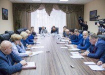 Елена Аржанова: «На заседании комиссии местному самоуправлению обсудили  возможность увеличить финансирование международной деятельности - в год, когда мы принимаем Чемпионат мира по футболу, это необходимо»