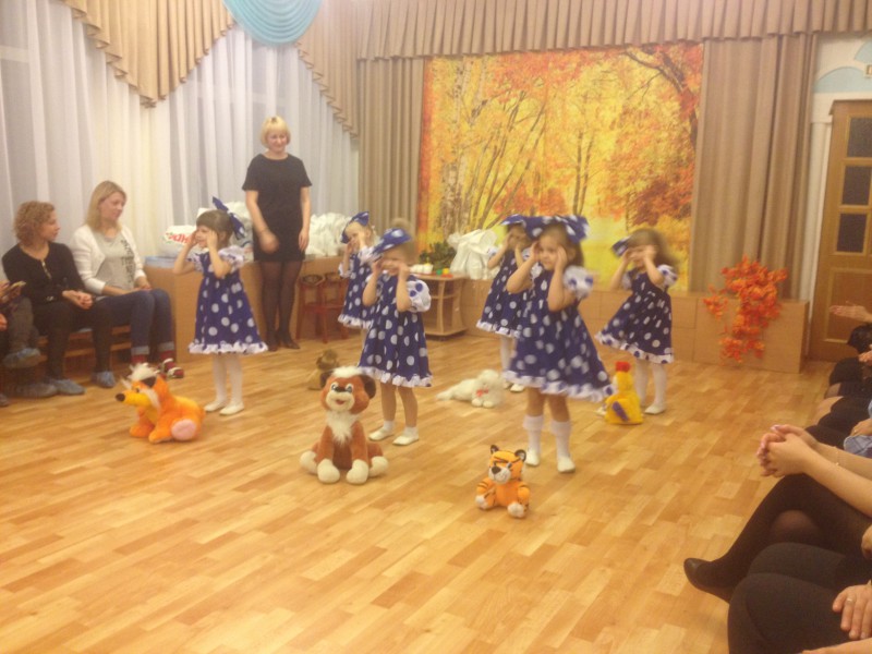 Алексей Гойхман приветствовал мам на поздравлении в честь Дня Матери