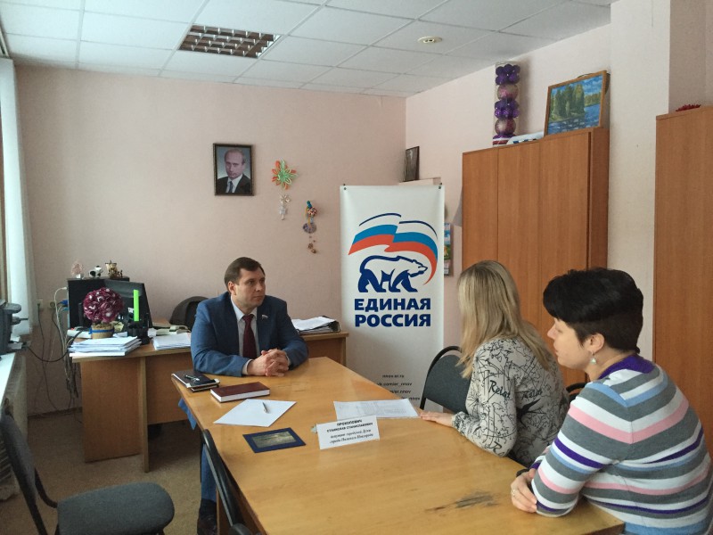 Депутат Станислав Прокопович провёл ежемесячный приём граждан 18-го округа в администрации Московского района