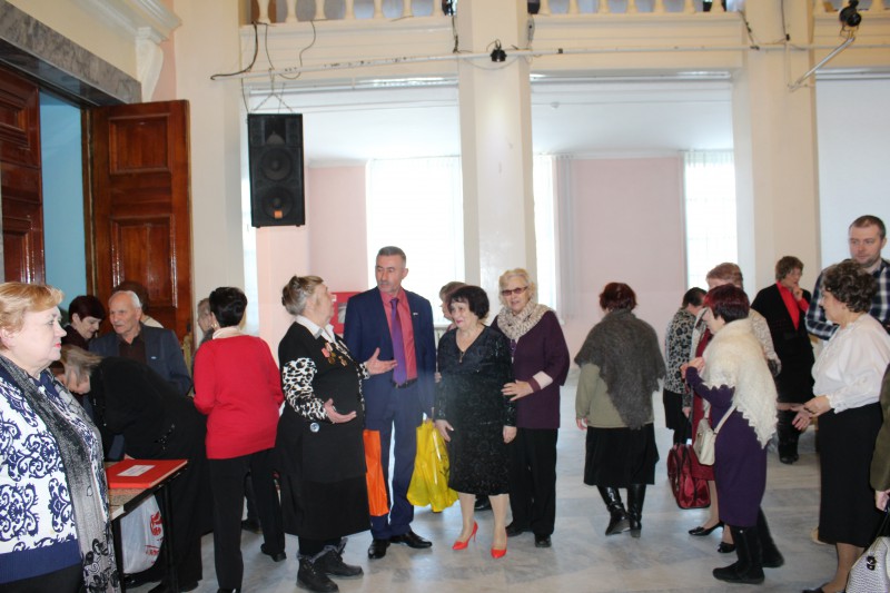 Депутат Владимир Герасичкин поздравил творческий коллектив ветеранов войны и труда «Дружба» имени Р.А.Тарасовой