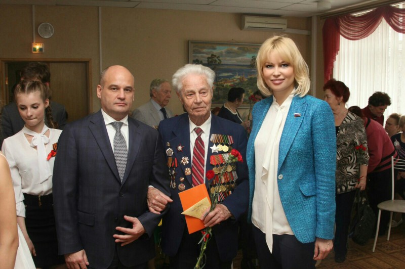Анна Татаринцева поздравила ветеранов Советского района с наступающим Днем Победы