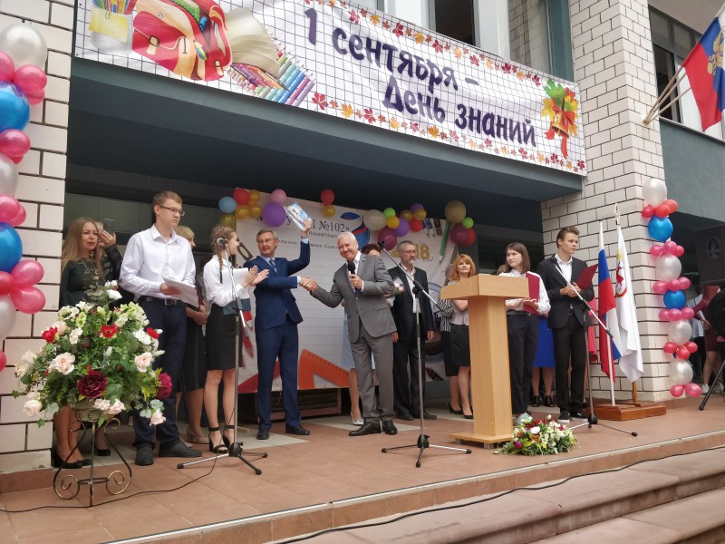 Шамиль Аляутдинов поздравил школьников и педагогов с новым учебным годом