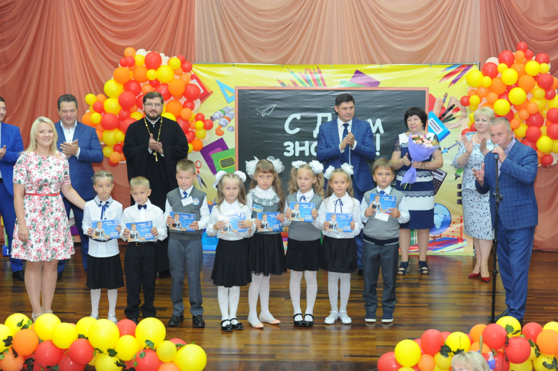 Благодарственные письма от депутата Алексея Гойхмана были вручены на праздничных линейках 1 сентября