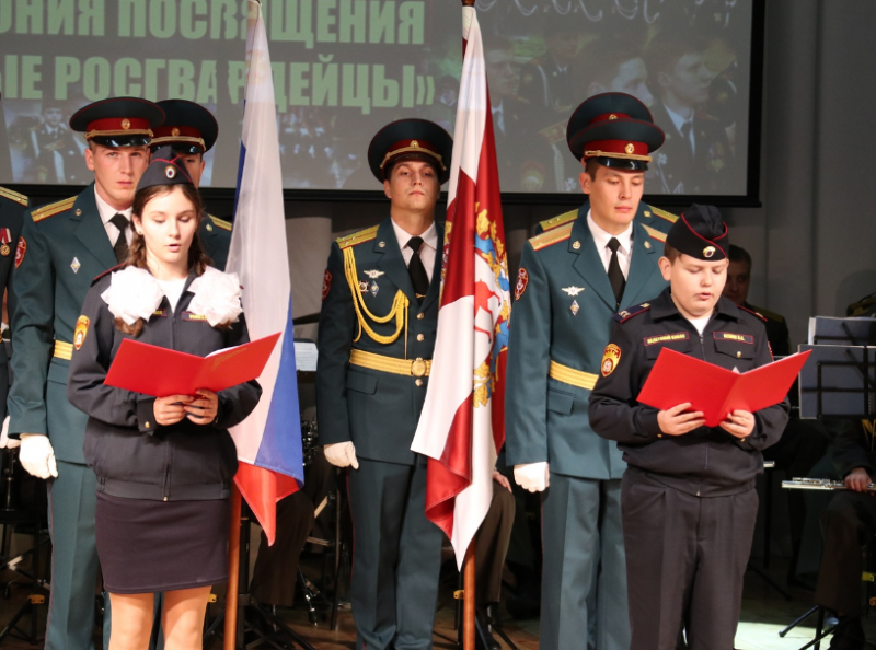 Анна Татаринцева поздравила учащихся школы №49 с вступлением в ряды юных гвардейцев.