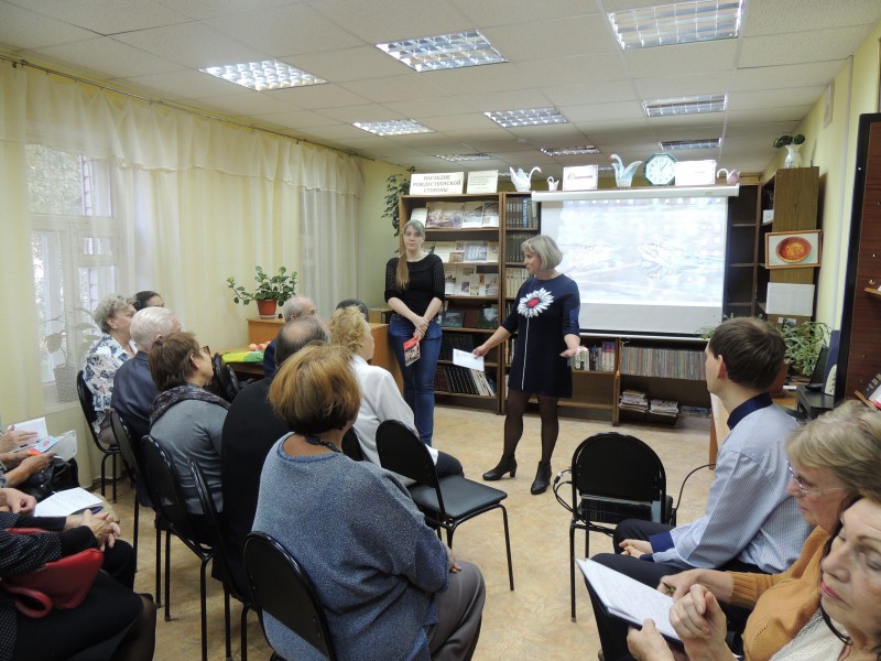 Вадим Агафонов поздравил читателей библиотеки им.Н.А. Добролюбова с началом нового сезона в литературно-музыкальной гостиной