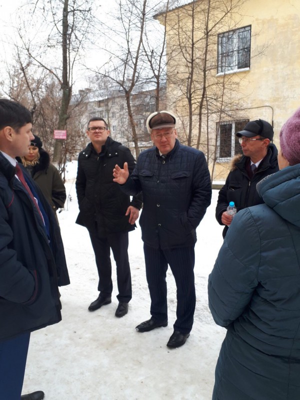 Николай Сатаев взял на контроль проблему с отоплением в доме №4 по улице Движенцев