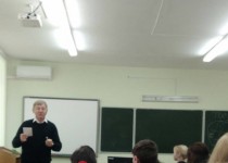 Молодым избирателям о выборах рассказали в ТОС поселка Светлоярский и 7 микрорайона