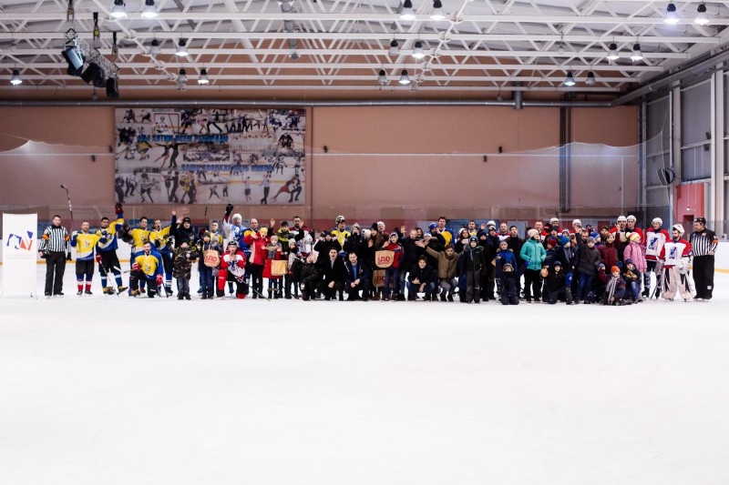 Молодежная палата провела хоккейный матч в поддержку детей из школ-интернатов