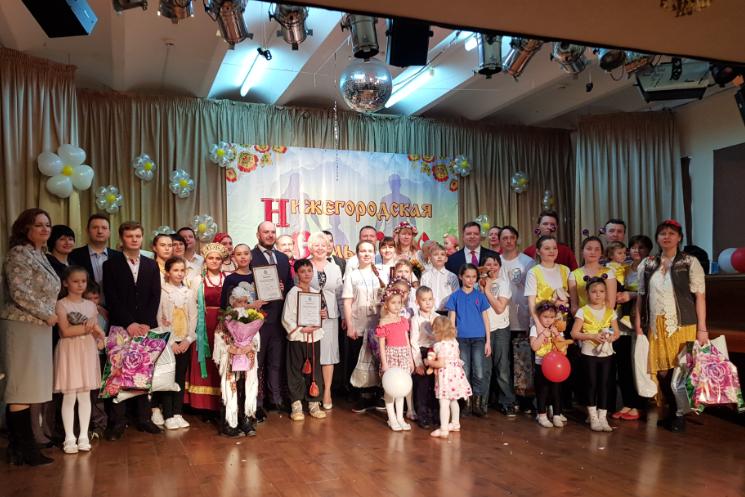 Семья Суменковых получила подарок от Анны Татаринцевой на конкурсе «Нижегородская семья»