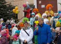 Жители Верхних Печер благодарят Ольгу Балакину за проведение в микрорайоне Масленицы