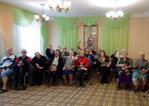 Дмитрий Кузин оказал поддержку празднования 8 марта в Сормовском доме престарелых