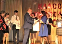 Андрей Дранишников вручил благодарности и подарки лучшим классным руководителям школ Ленинского района