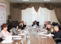 Профильная комиссия поддержала передачу в муниципальную собственность 12 квартир для детей-сирот