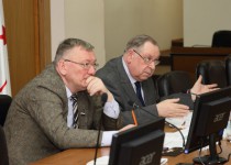 «Управляющие компании должны иметь аварийно-диспетчерские службы, чтобы оперативно реагировать на жалобы жителей», - Владимир Аношкин