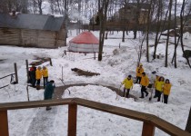 Молодежное движение «Тур доброй воли» и ТОС «Кузнечиха-1» провели субботник на территории музея-заповедника «Щелоковский хутор»