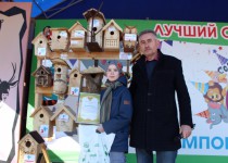 Владимир Герасичкин наградил участников городского конкурса на лучший скворечник