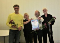 Андрей Дранишников вручил благодарственное письмо театру «Преображение»