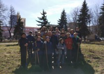 Василий Пушкин принял участие в субботнике у обелиска памяти Героя Советского Союза Алексея Поющева