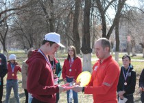 Артем Савин поддержал школьный чемпионат по диск-гольфу