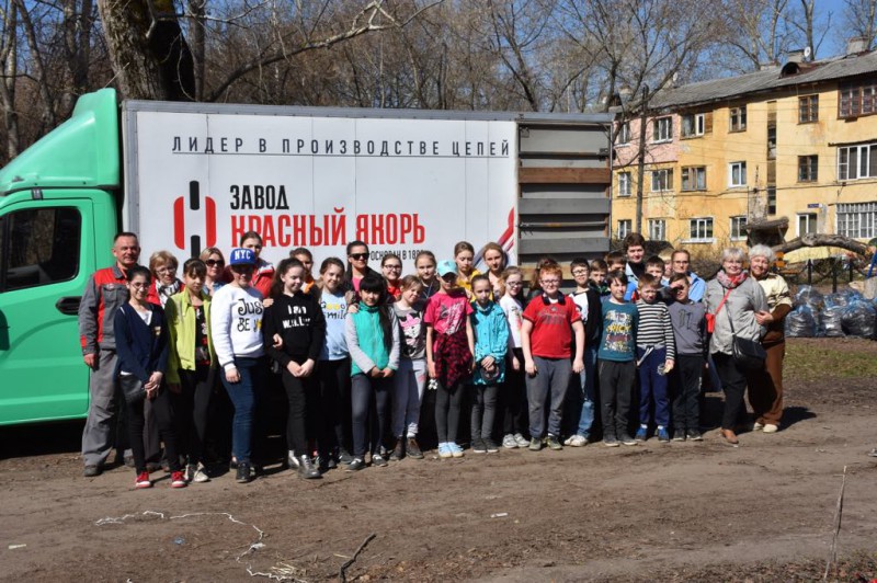 Депутат Дмитрий Барыкин помог провести субботники на бульваре Мира и улице Крановой