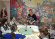 С пасхальными традициями познакомили ребят в ТОС № 10 «Мончегорский»