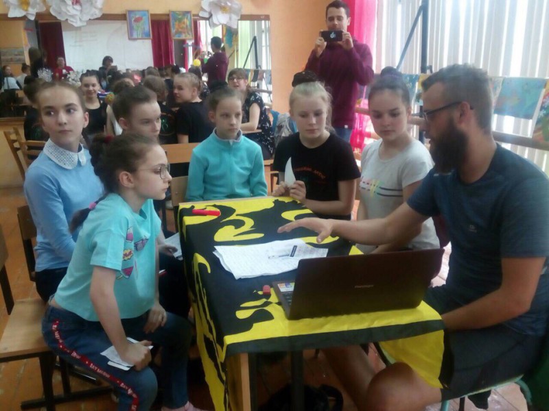 Станислав Прокопович помог организовать встречу детского клуба «Костер» и волонтерского движения «Сфера»