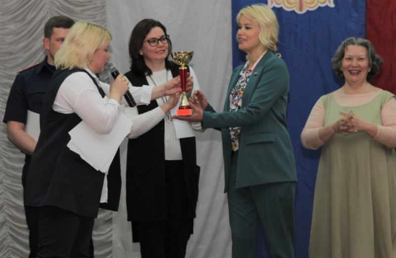 Анна Татаринцева получила Кубок Героя Слета добрых дел