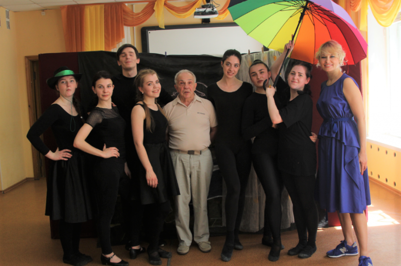 Анна Татаринцева организовала показ спектаклей для воспитанников центра «Журавушка»