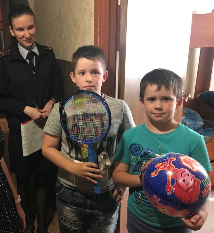 Станислав Прокопович подарил подарки детям из неблагополучных семей