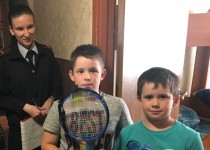 Станислав Прокопович подарил подарки детям из неблагополучных семей