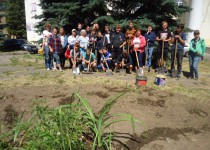 В ТОС микрорайона «Орджоникидзе» завершилась акция «Цветник мирного лета»