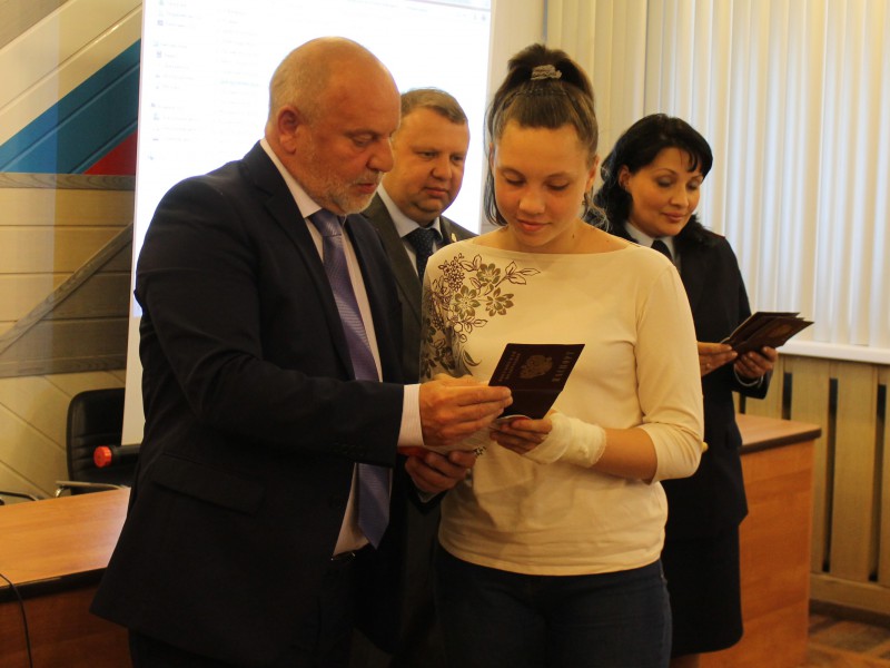 Андрей Дранишников выручил паспорта молодым гражданам России