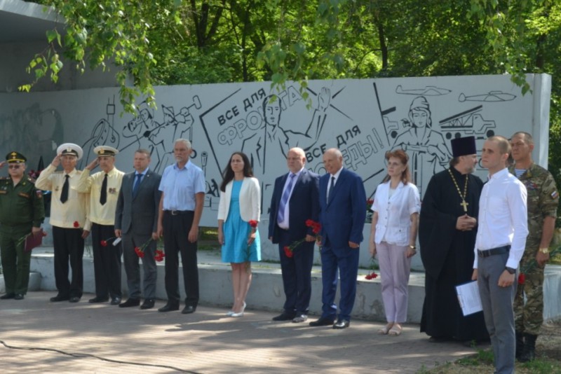 Надежда Мельникова приняла участие в митинге, посвященном Дню памяти и скорби