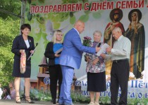 Андрей Дранишников поздравил с Днем семьи, любви и верности жителей Ленинского района