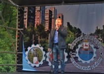 Максим Жук поздравил жителей Ленинского района с Днем города