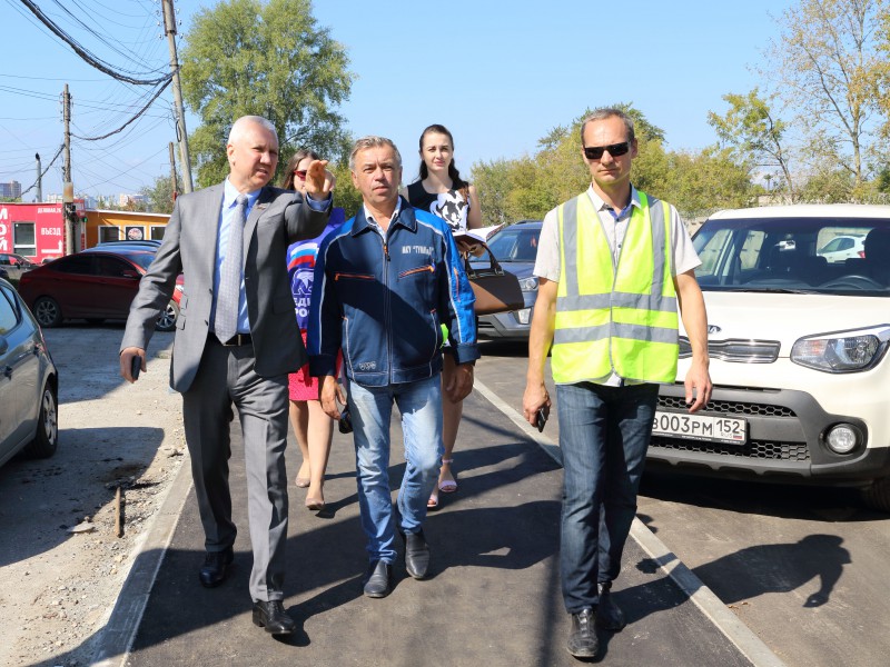 Шамиль Аляутдинов проверил ход работ на ул. Деловая в рамках проекта БКАД