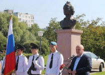 Андрей Дранишников принял участие в празднике в честь Дня государственного флага