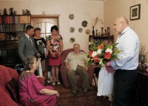Андрей Дранишников поздравил семейную пару с 60-летием совместной жизни